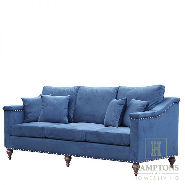 Klasyczna sofa na toczonych nogach zdobiona pinezkami Aurelia 240cm